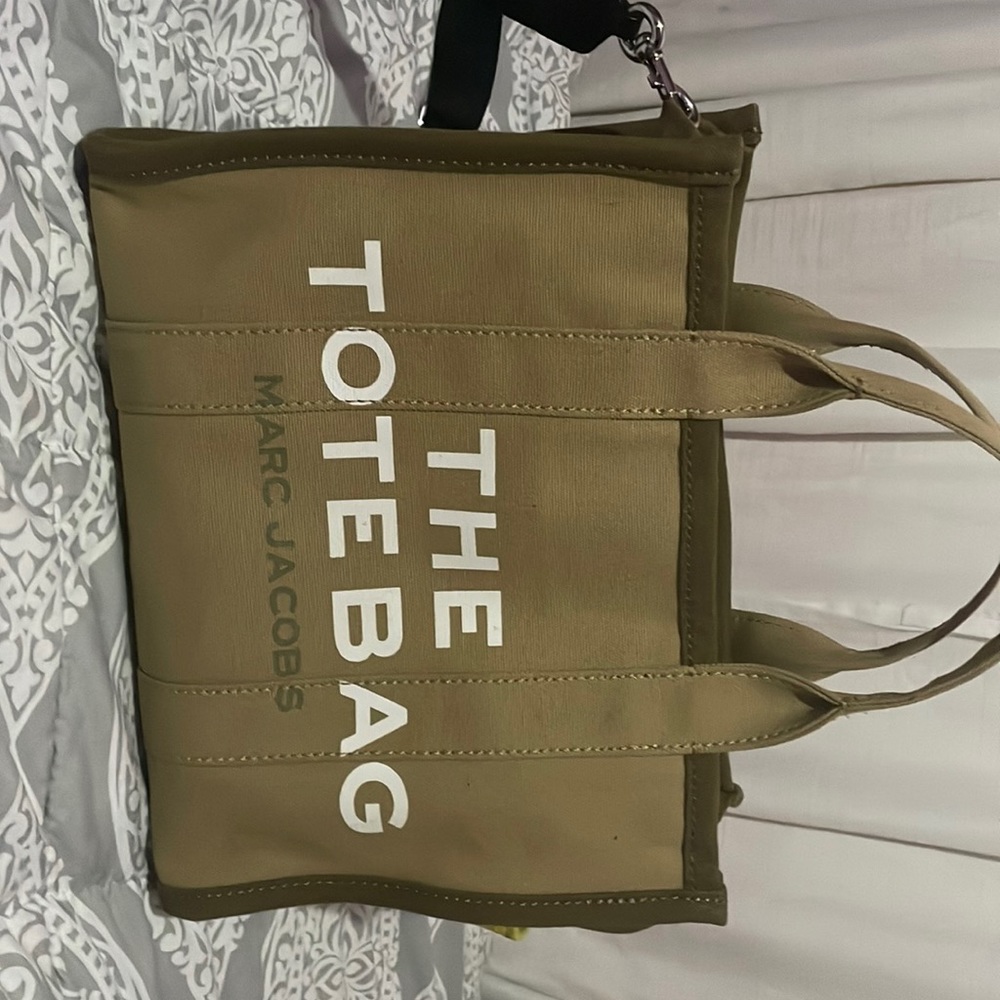 Marc jacobs semi used original medium size